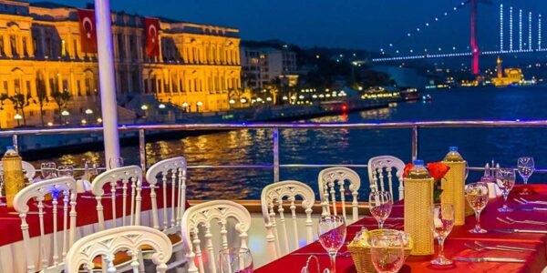 رحلة عشاء في البوسفور في اسطنبول وعرض ليلي تركي
