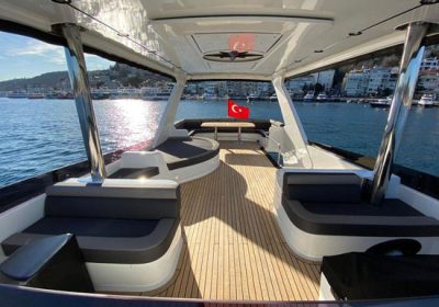 PRIVATE YACHT CHARTER IN THE BOSPHORUS